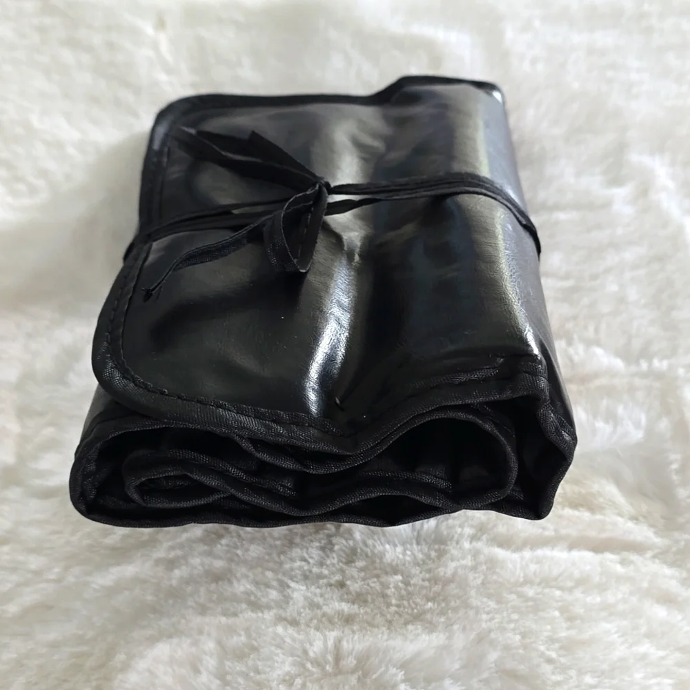 32-PIECE BEAUTY MAKE-UP BRUSHES IN WRAP COVER WITH TIE (NWOT)
